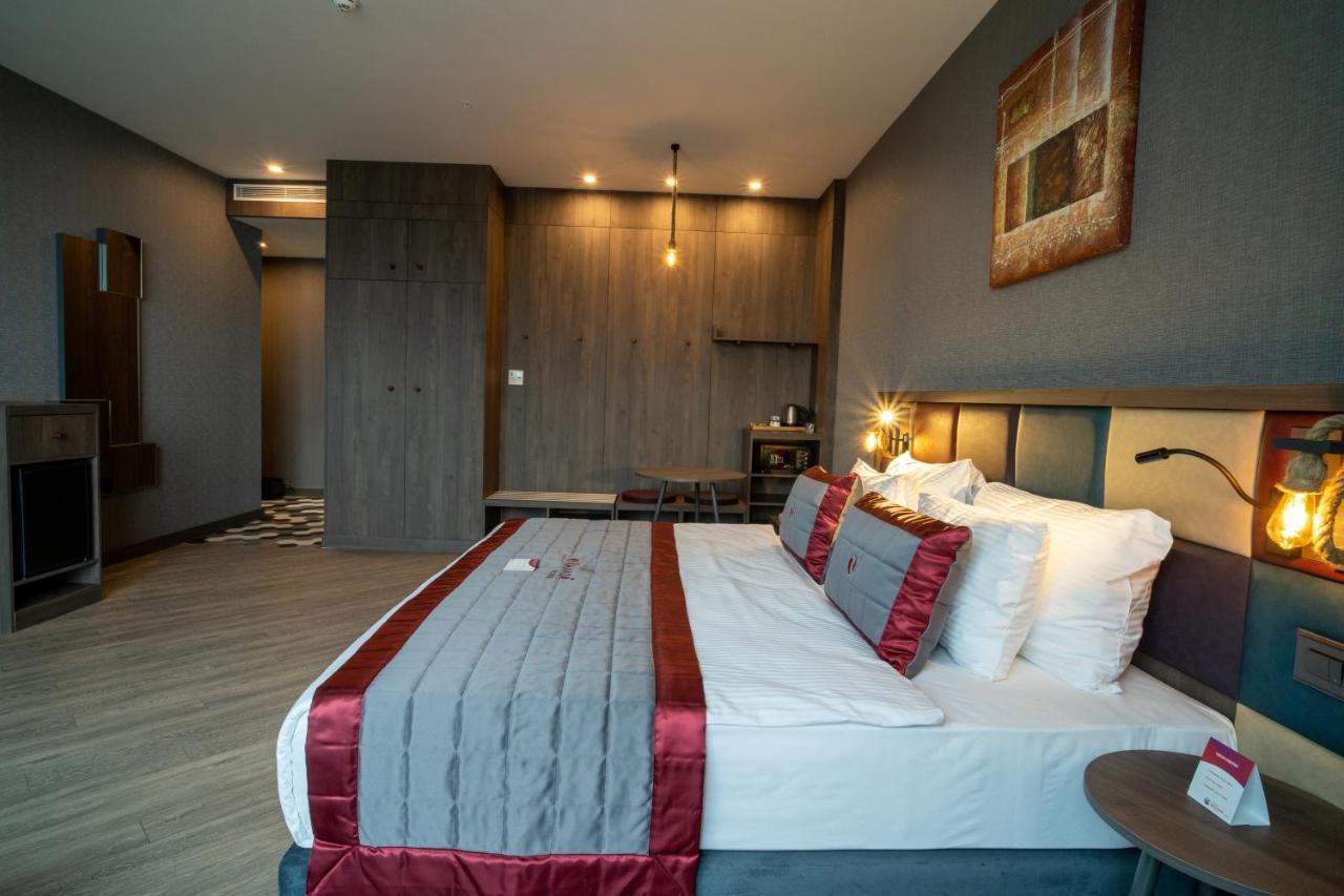 Ramada Encore By Wyndham Istanbul Avcilar Exteriör bild